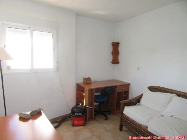 10 soveværelse Byhus til salg i Albondon med garage - € 135.000 (Ref: 6137003)