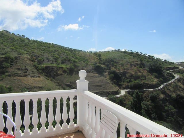 10 soveværelse Byhus til salg i Albondon med garage - € 135.000 (Ref: 6137003)