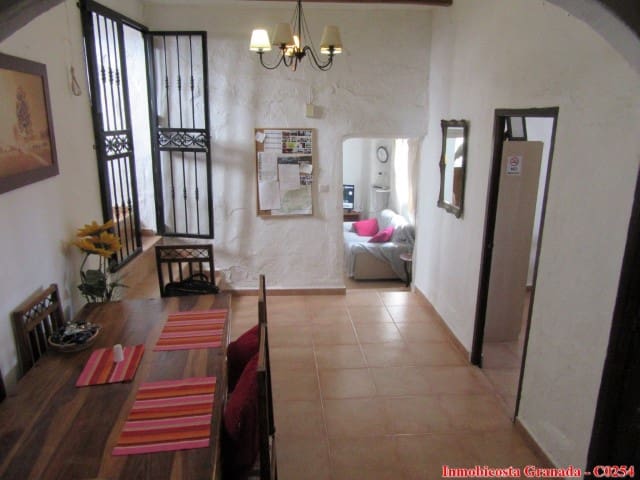 10 soveværelse Byhus til salg i Albondon med garage - € 135.000 (Ref: 6137003)