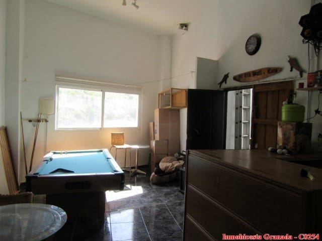 10 soveværelse Byhus til salg i Albondon med garage - € 135.000 (Ref: 6137003)