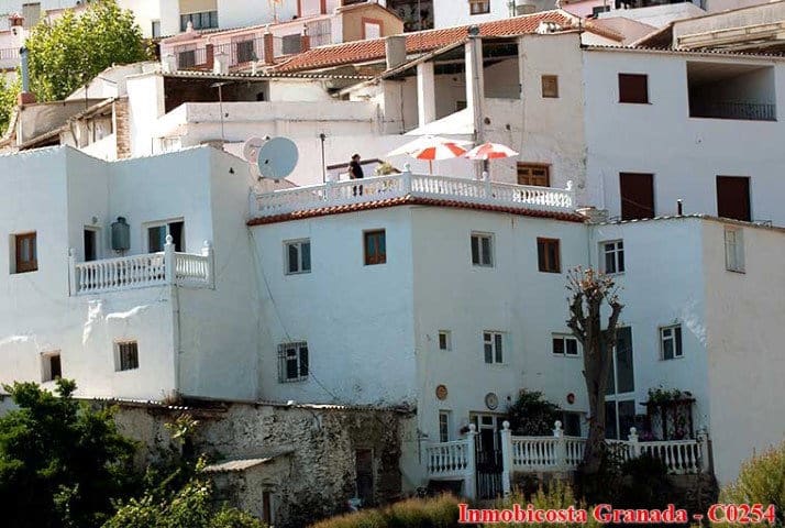 10 bedroom Townhouse for sale in Albondon with garage - € 135,000 (Ref: 6137003)