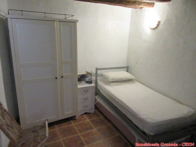 10 bedroom Townhouse for sale in Albondon with garage - € 135,000 (Ref: 6137003)