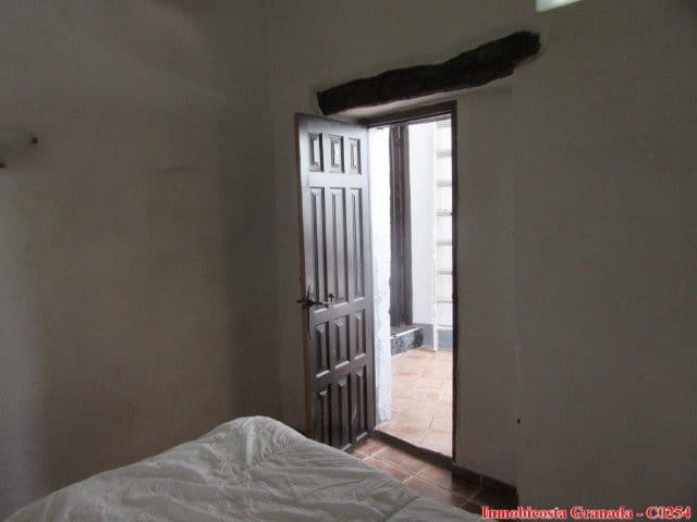 10 bedroom Townhouse for sale in Albondon with garage - € 135,000 (Ref: 6137003)