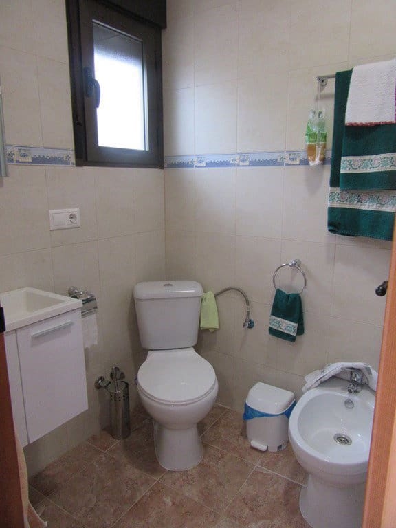 9 slaapkamer Huis te koop in Albunol met garage - € 325.000 (Ref: 6264373)
