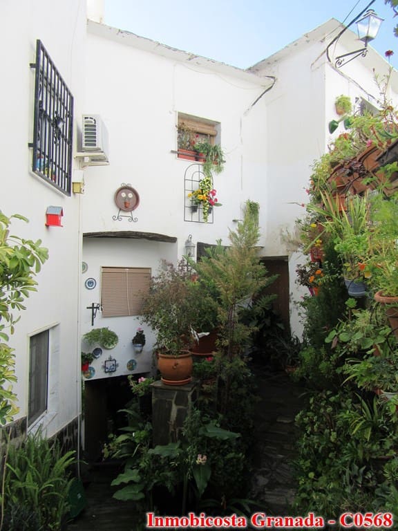 6 bedroom Townhouse for sale in Mecina Bombaron with pool - € 150,000 (Ref: 6475418)