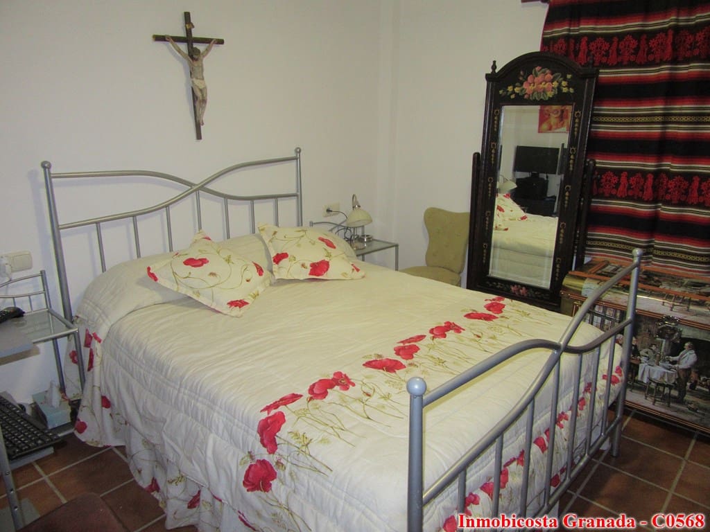 6 bedroom Townhouse for sale in Mecina Bombaron with pool - € 150,000 (Ref: 6475418)