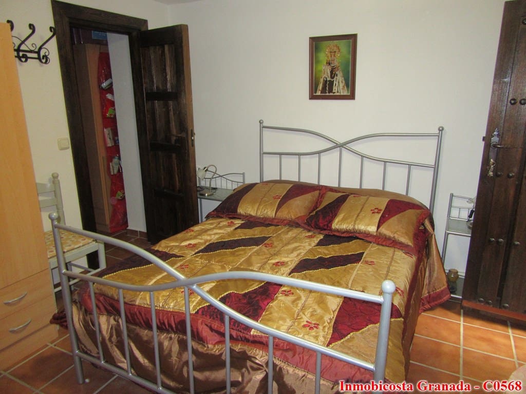 6 bedroom Townhouse for sale in Mecina Bombaron with pool - € 150,000 (Ref: 6475418)