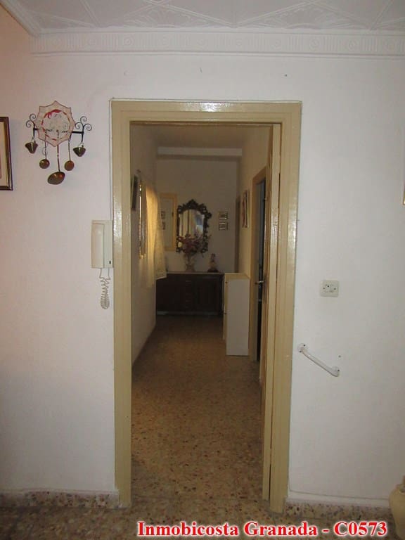 9 soveværelse Byhus til salg i Albondon med garage - € 70.000 (Ref: 6988846)