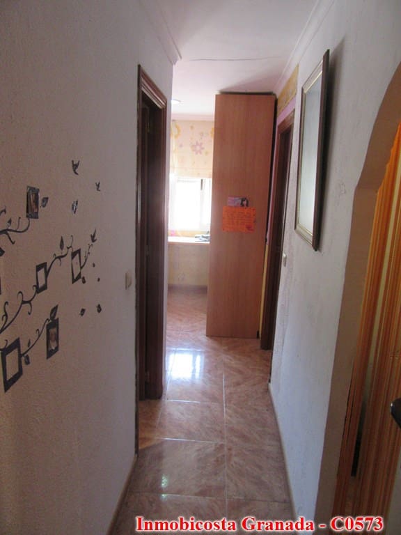 9 soveværelse Byhus til salg i Albondon med garage - € 70.000 (Ref: 6988846)