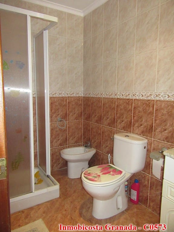 9 soveværelse Byhus til salg i Albondon med garage - € 70.000 (Ref: 6988846)