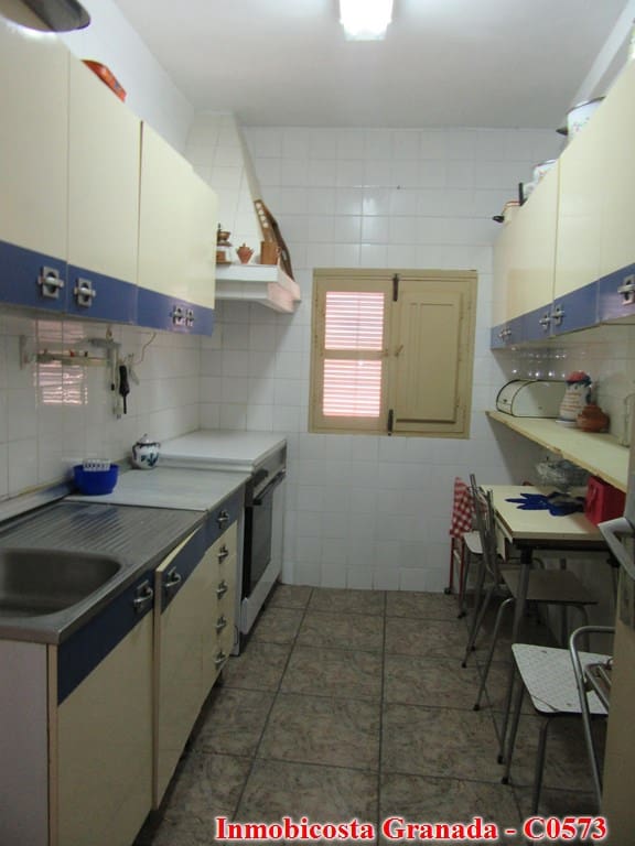 9 soveværelse Byhus til salg i Albondon med garage - € 70.000 (Ref: 6988846)