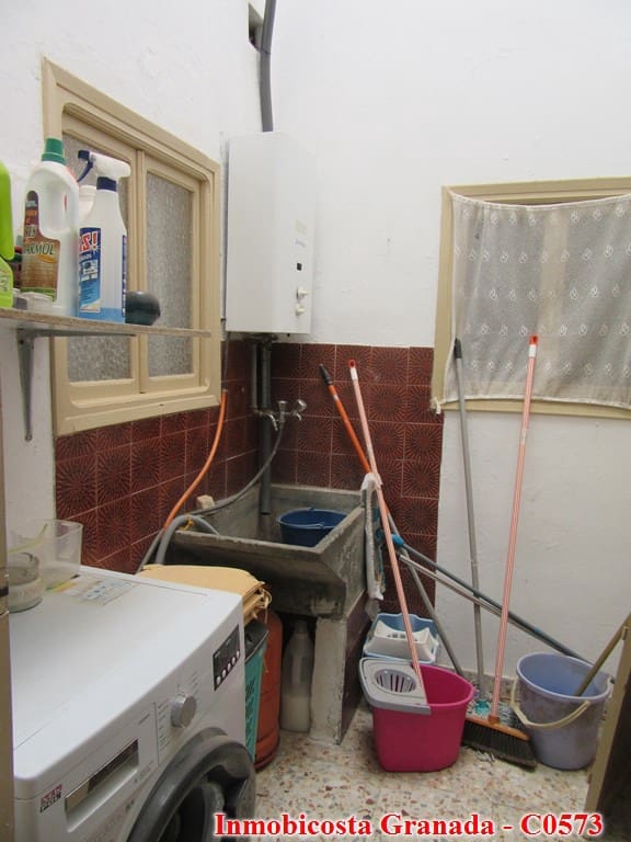 9 soveværelse Byhus til salg i Albondon med garage - € 70.000 (Ref: 6988846)