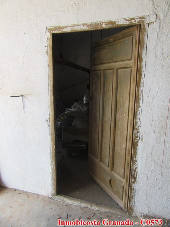 9 soveværelse Byhus til salg i Albondon med garage - € 70.000 (Ref: 6988846)