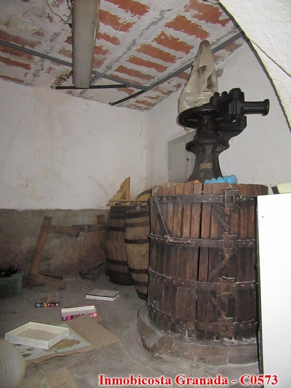 9 soveværelse Byhus til salg i Albondon med garage - € 70.000 (Ref: 6988846)