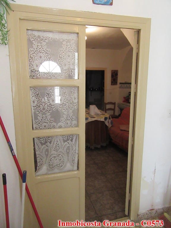 9 soveværelse Byhus til salg i Albondon med garage - € 70.000 (Ref: 6988846)