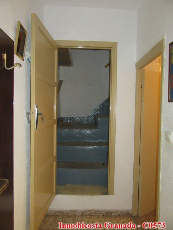 9 soveværelse Byhus til salg i Albondon med garage - € 70.000 (Ref: 6988846)