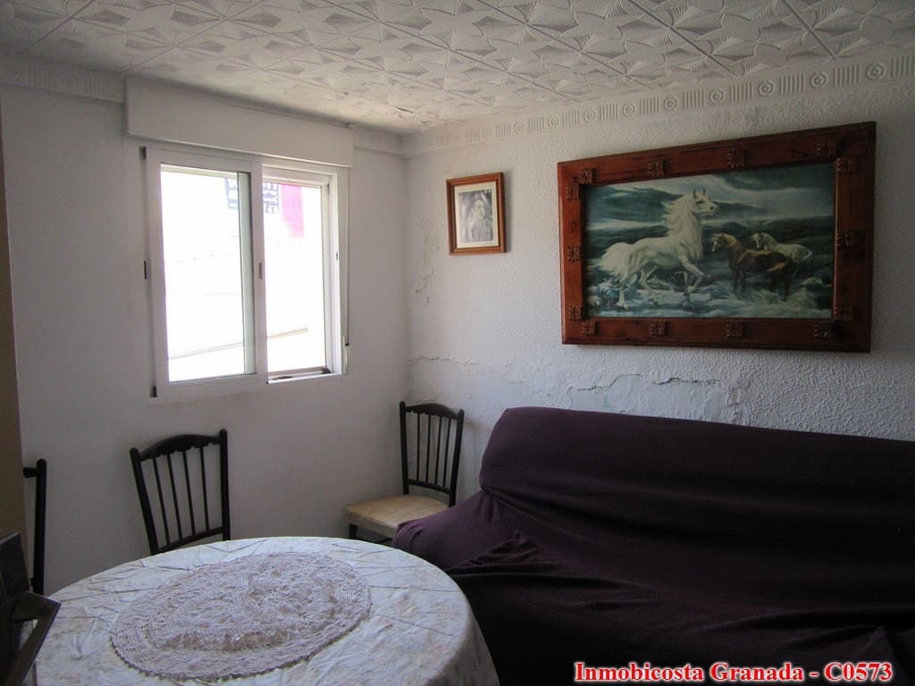 9 soveværelse Byhus til salg i Albondon med garage - € 70.000 (Ref: 6988846)