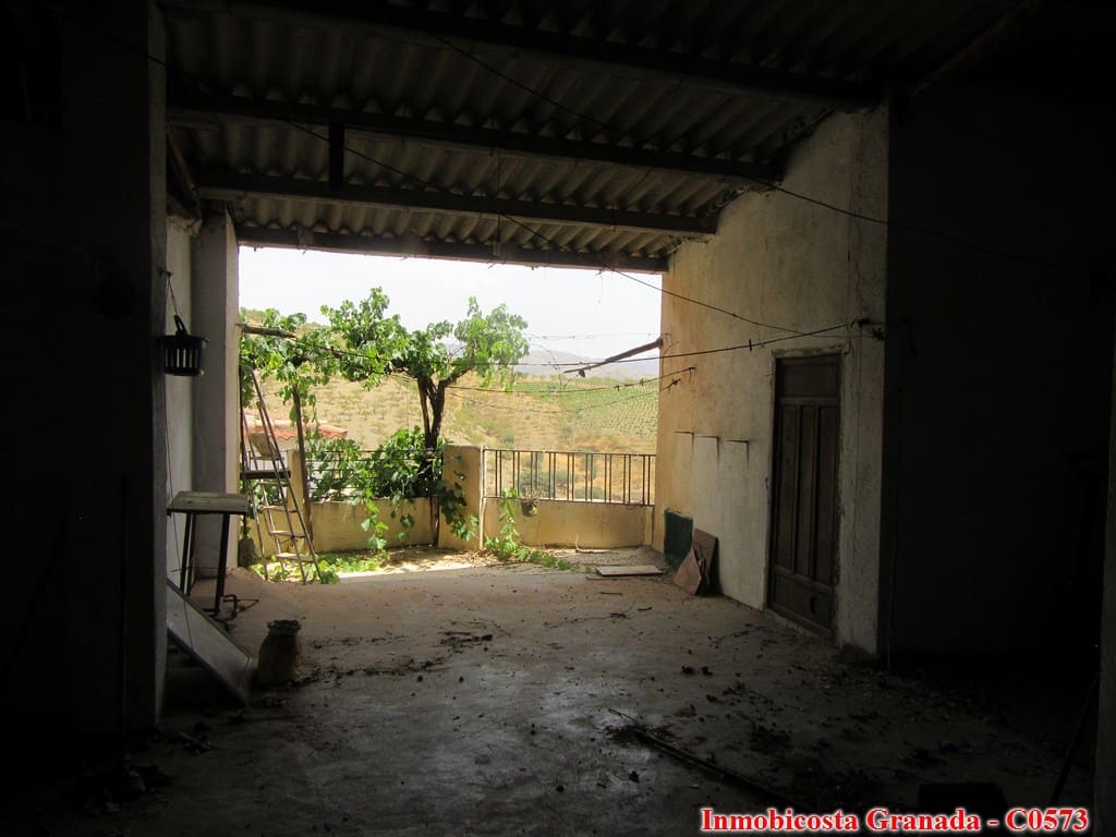 9 soveværelse Byhus til salg i Albondon med garage - € 70.000 (Ref: 6988846)