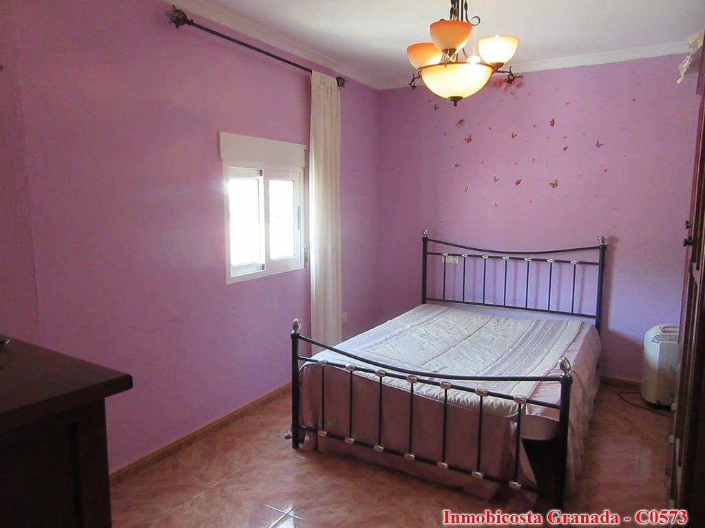 9 soveværelse Byhus til salg i Albondon med garage - € 70.000 (Ref: 6988846)