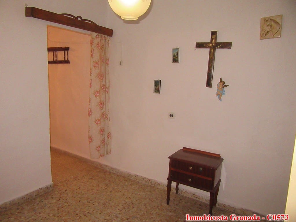 9 soveværelse Byhus til salg i Albondon med garage - € 70.000 (Ref: 6988846)