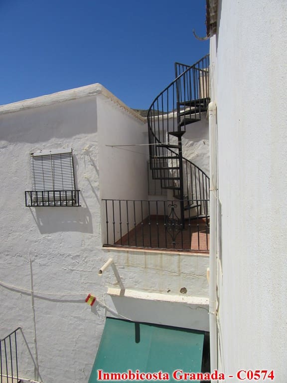 4 soveværelse Byhus til salg i Alfornon med garage - € 80.000 (Ref: 7032630)