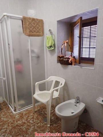 6 soverom Hus til salgs i La Rabita, Albuñol med garasje - € 145 000 (Ref: 7348248)