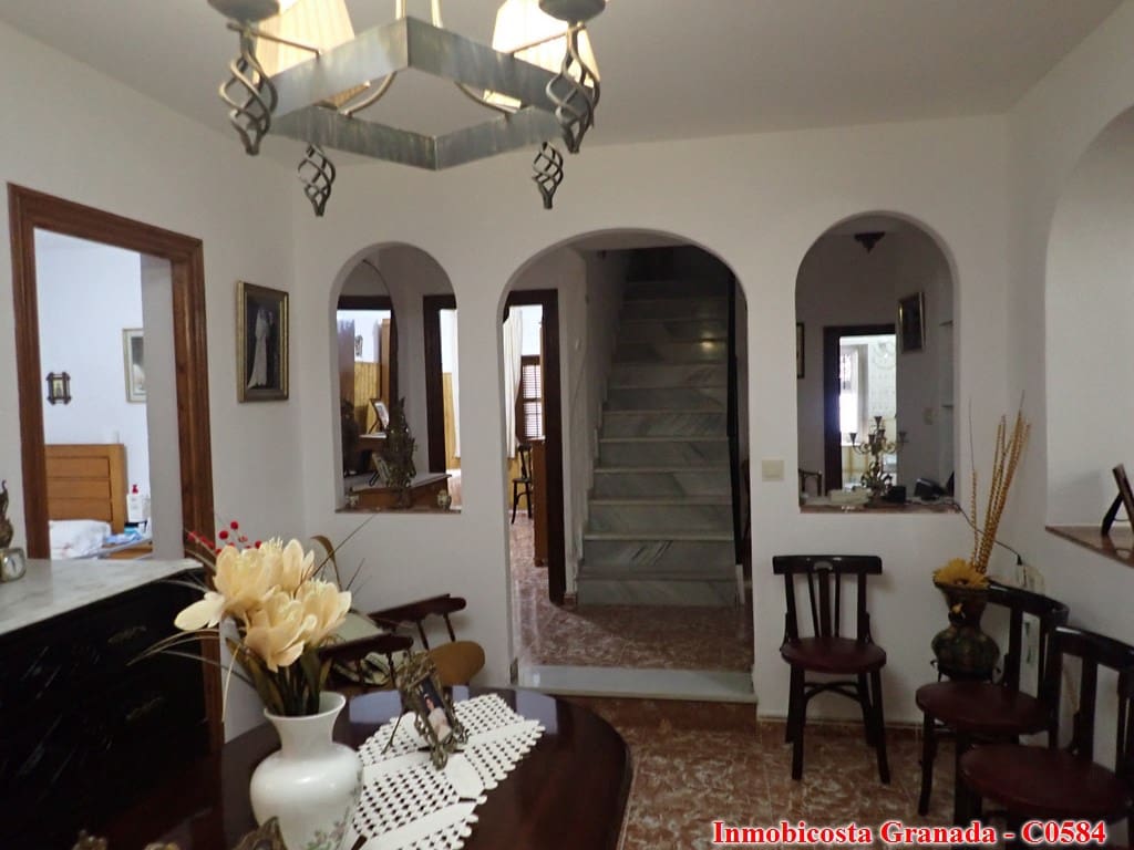 6 soveværelse Byhus til salg i La Rabita med garage - € 145.000 (Ref: 7348248)