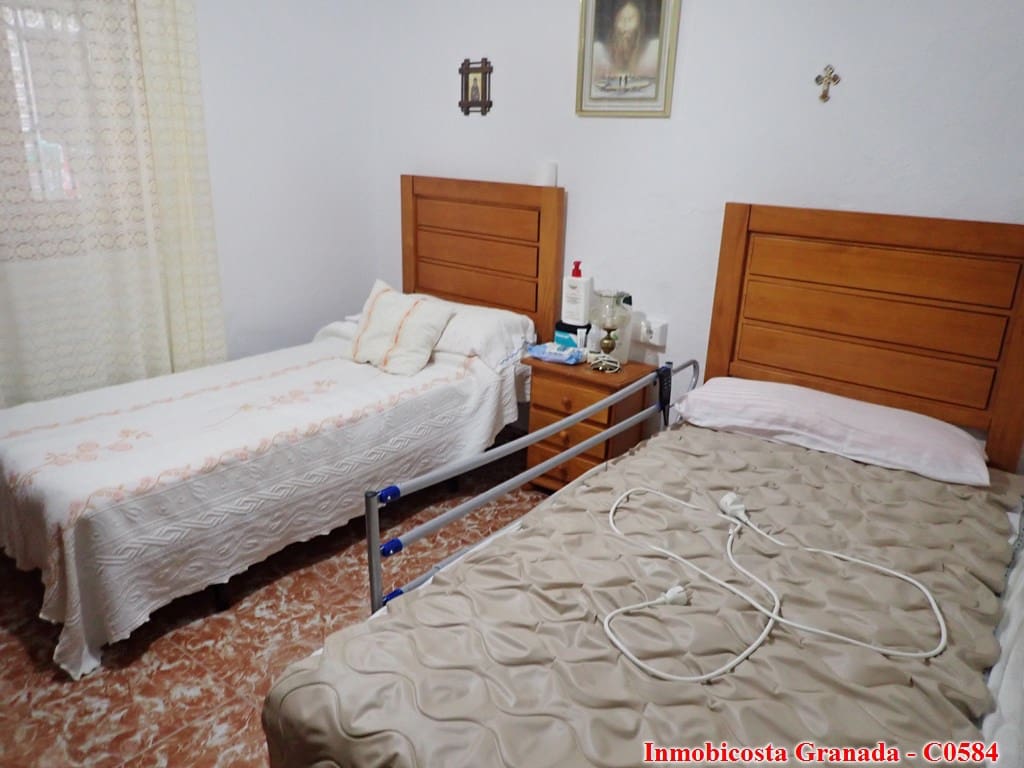 6 soveværelse Byhus til salg i La Rabita med garage - € 145.000 (Ref: 7348248)