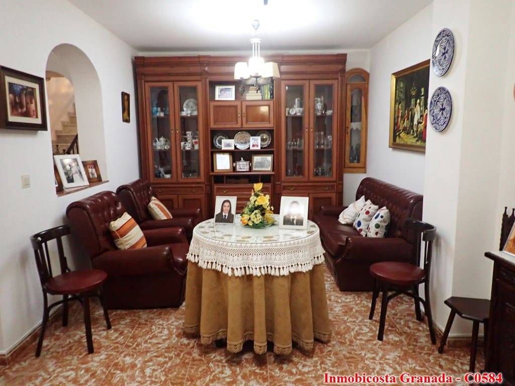 6 soveværelse Byhus til salg i La Rabita med garage - € 145.000 (Ref: 7348248)