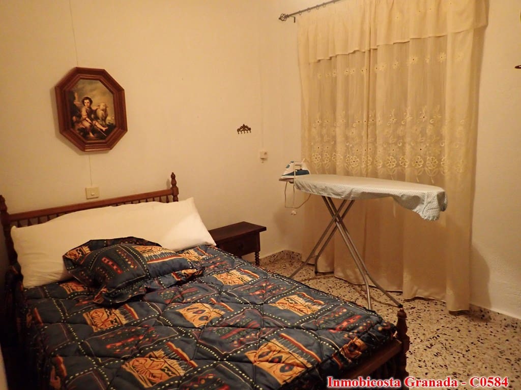 6 soveværelse Byhus til salg i La Rabita med garage - € 145.000 (Ref: 7348248)