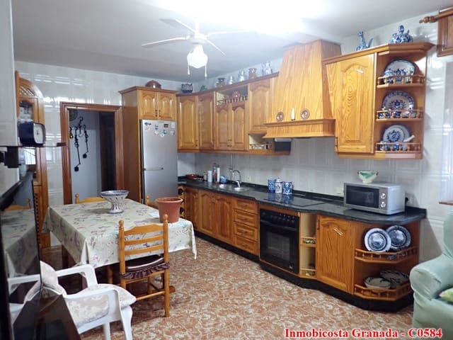 6 soverom Hus til salgs i La Rabita, Albuñol med garasje - € 145 000 (Ref: 7348248)