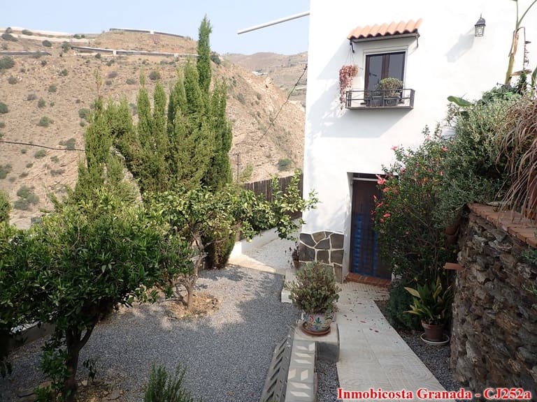 3 bedroom Finca/Country House for sale in La Rabita, Albuñol with pool