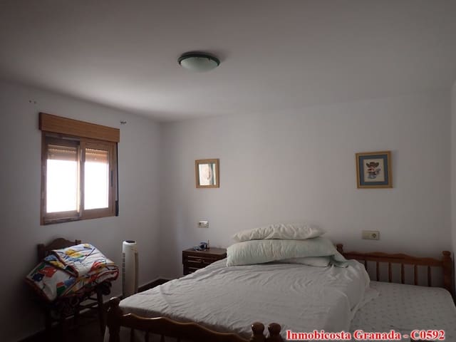 4 makuuhuone Omakotitalo myytävänä paikassa Albondón - 65 000 € (Ref: 8061952)