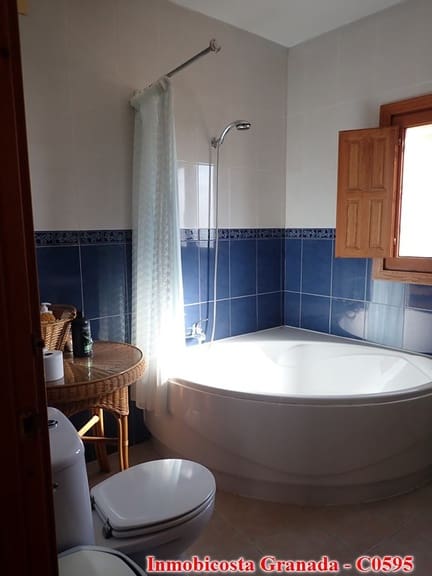 4 soveværelse Finca/Landehus til salg i La Rabita med swimmingpool garage - € 300.000 (Ref: 8167584)