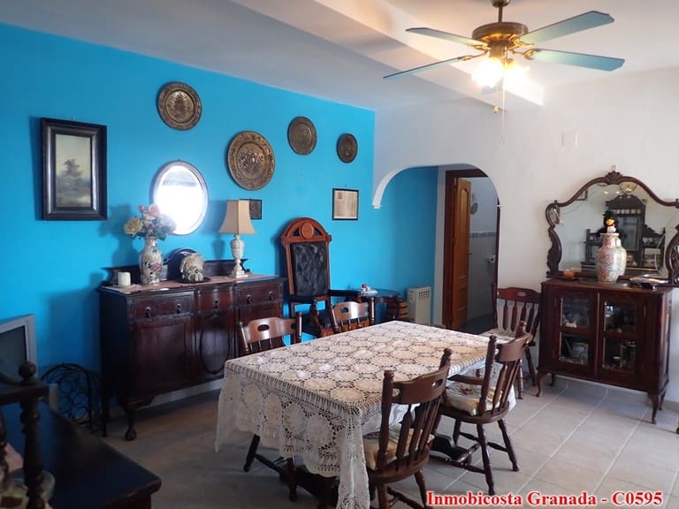 4 soveværelse Finca/Landehus til salg i La Rabita med swimmingpool garage - € 300.000 (Ref: 8167584)