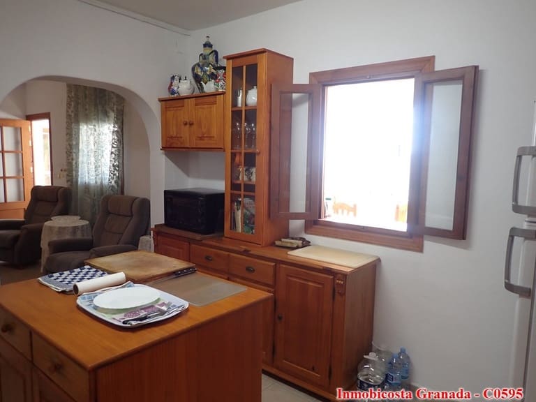 4 soveværelse Finca/Landehus til salg i La Rabita med swimmingpool garage - € 300.000 (Ref: 8167584)