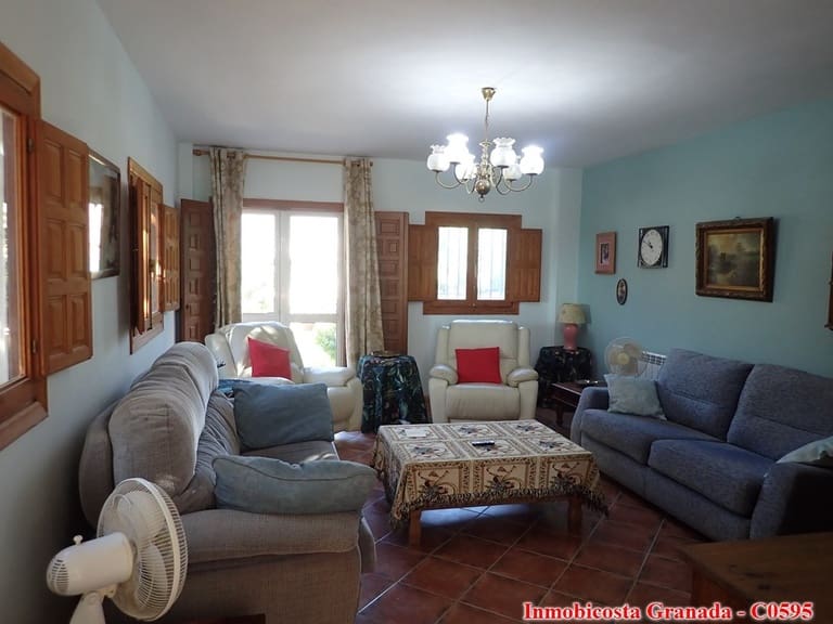 4 soveværelse Finca/Landehus til salg i La Rabita med swimmingpool garage - € 300.000 (Ref: 8167584)