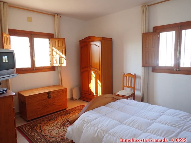 4 soveværelse Finca/Landehus til salg i La Rabita med swimmingpool garage - € 300.000 (Ref: 8167584)