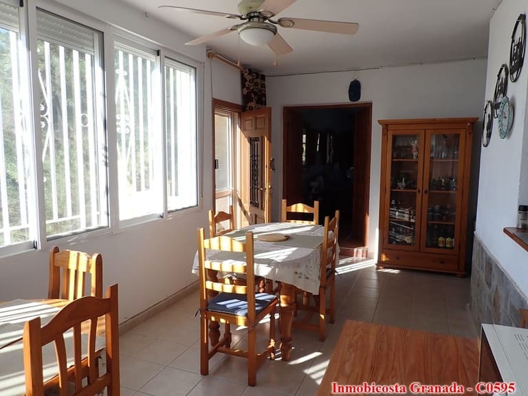 4 soveværelse Finca/Landehus til salg i La Rabita med swimmingpool garage - € 300.000 (Ref: 8167584)