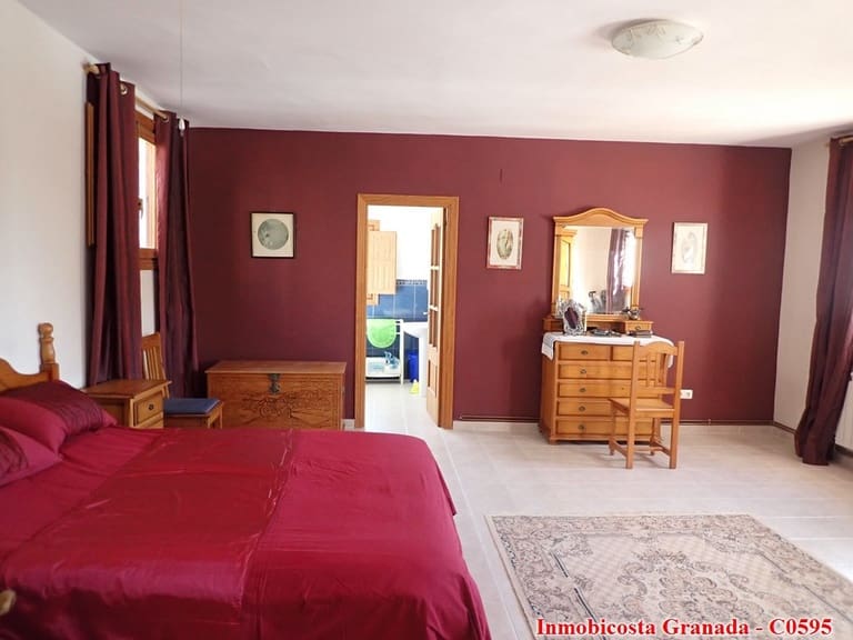 4 soveværelse Finca/Landehus til salg i La Rabita med swimmingpool garage - € 300.000 (Ref: 8167584)