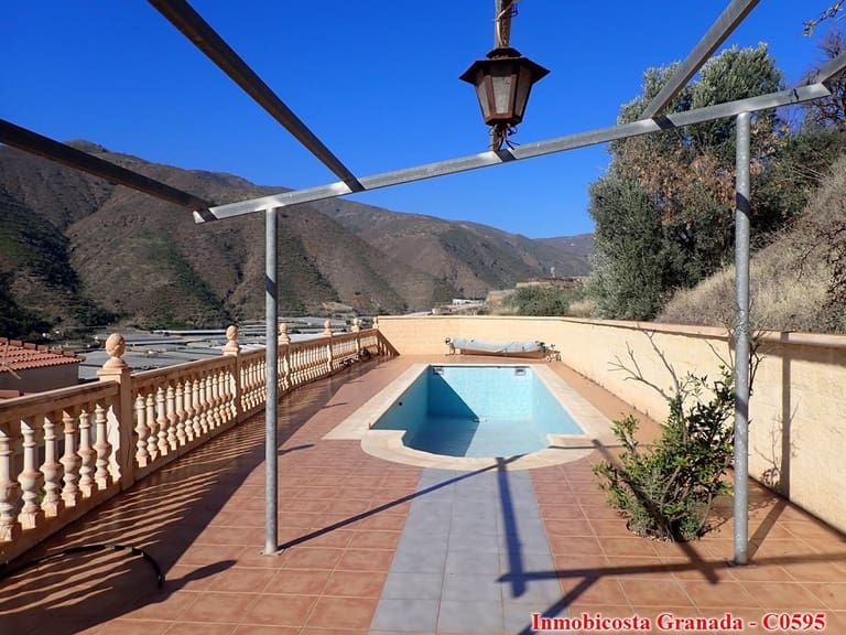 4 soveværelse Finca/Landehus til salg i La Rabita med swimmingpool garage - € 300.000 (Ref: 8167584)