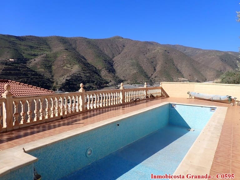 4 soveværelse Finca/Landehus til salg i La Rabita med swimmingpool garage - € 300.000 (Ref: 8167584)