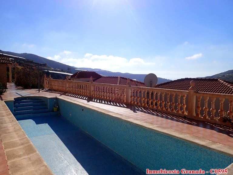 4 soveværelse Finca/Landehus til salg i La Rabita med swimmingpool garage - € 300.000 (Ref: 8167584)