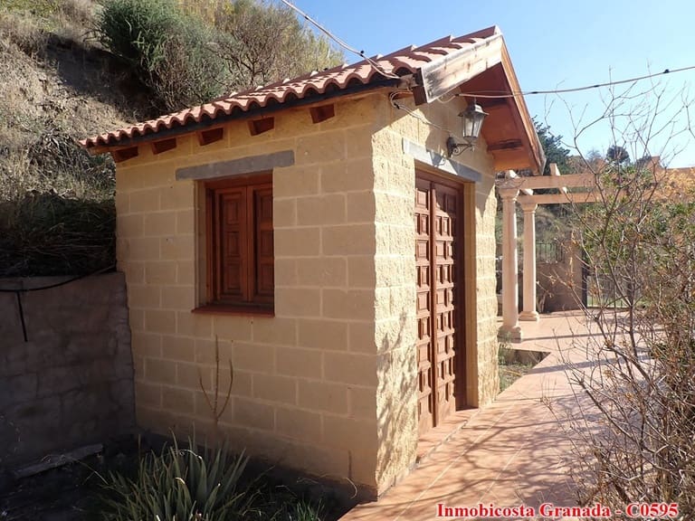 4 soveværelse Finca/Landehus til salg i La Rabita med swimmingpool garage - € 300.000 (Ref: 8167584)