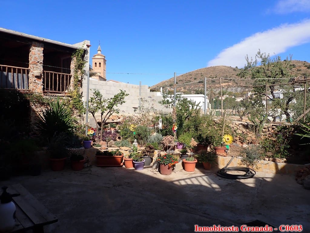 6 soveværelse Byhus til salg i Turon med garage - € 149.995 (Ref: 8578770)