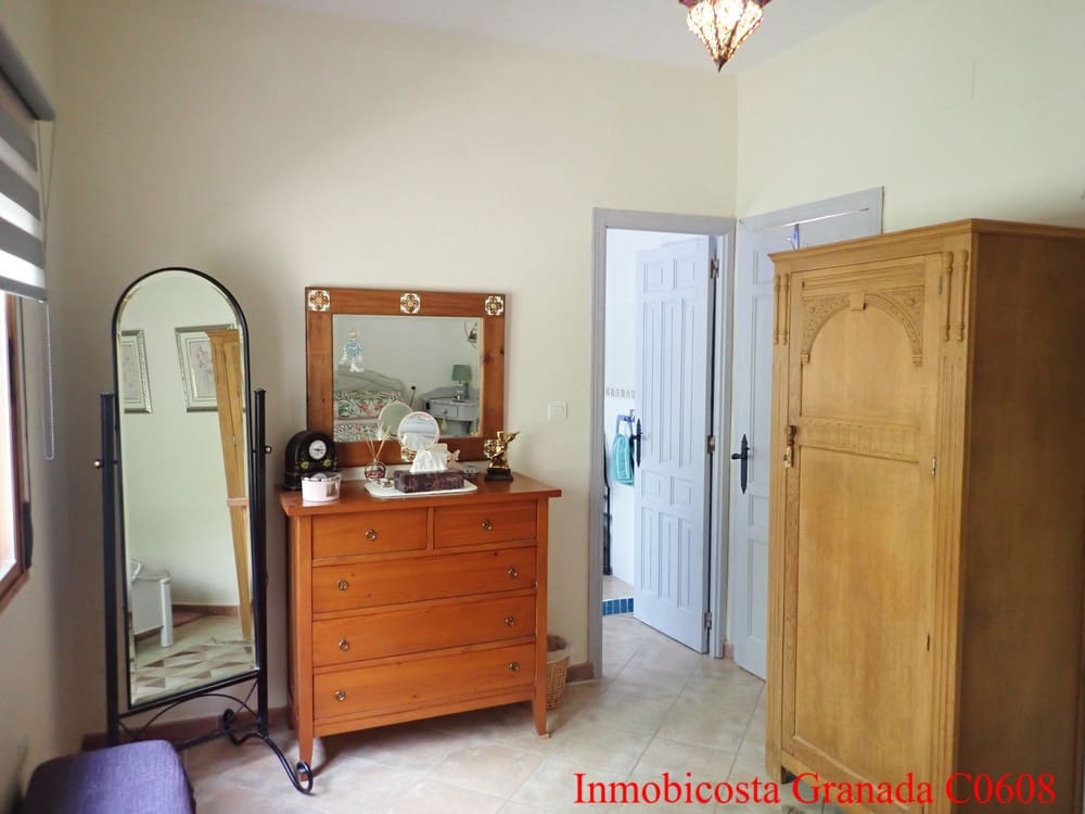 3 soveværelse Byhus til salg i Alfornon med swimmingpool garage - € 170.000 (Ref: 9056960)