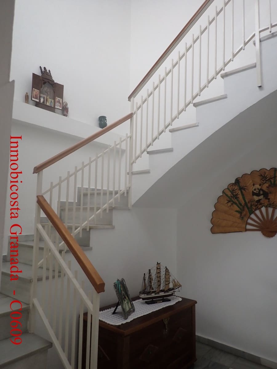 5 soveværelse Byhus til salg i Albunol med garage - € 285.000 (Ref: 9219136)