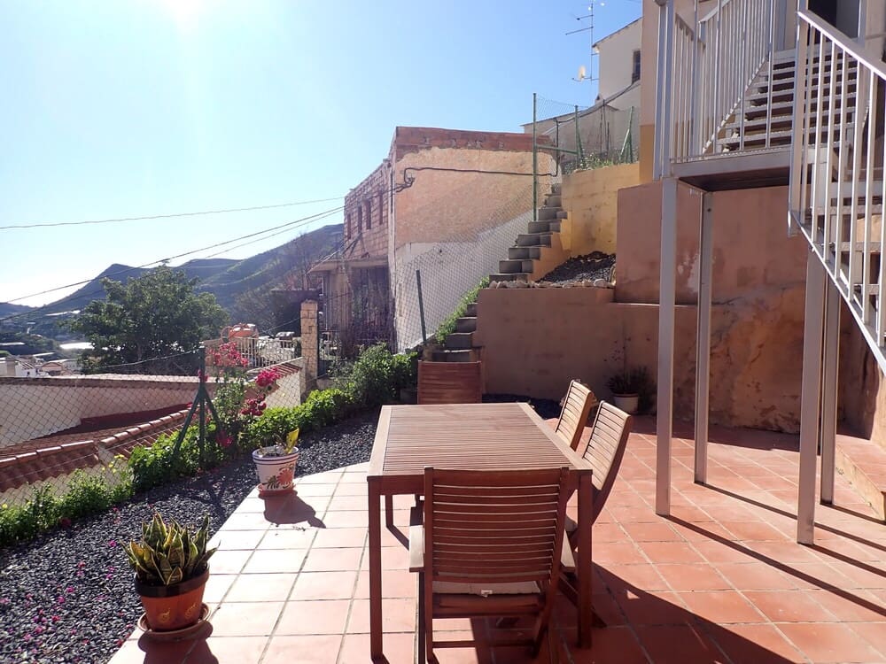 3 makuuhuone Omakotitalo myytävänä paikassa Albunol mukana uima-altaan 
autotalli - 135 000 € (Ref: 9525561)