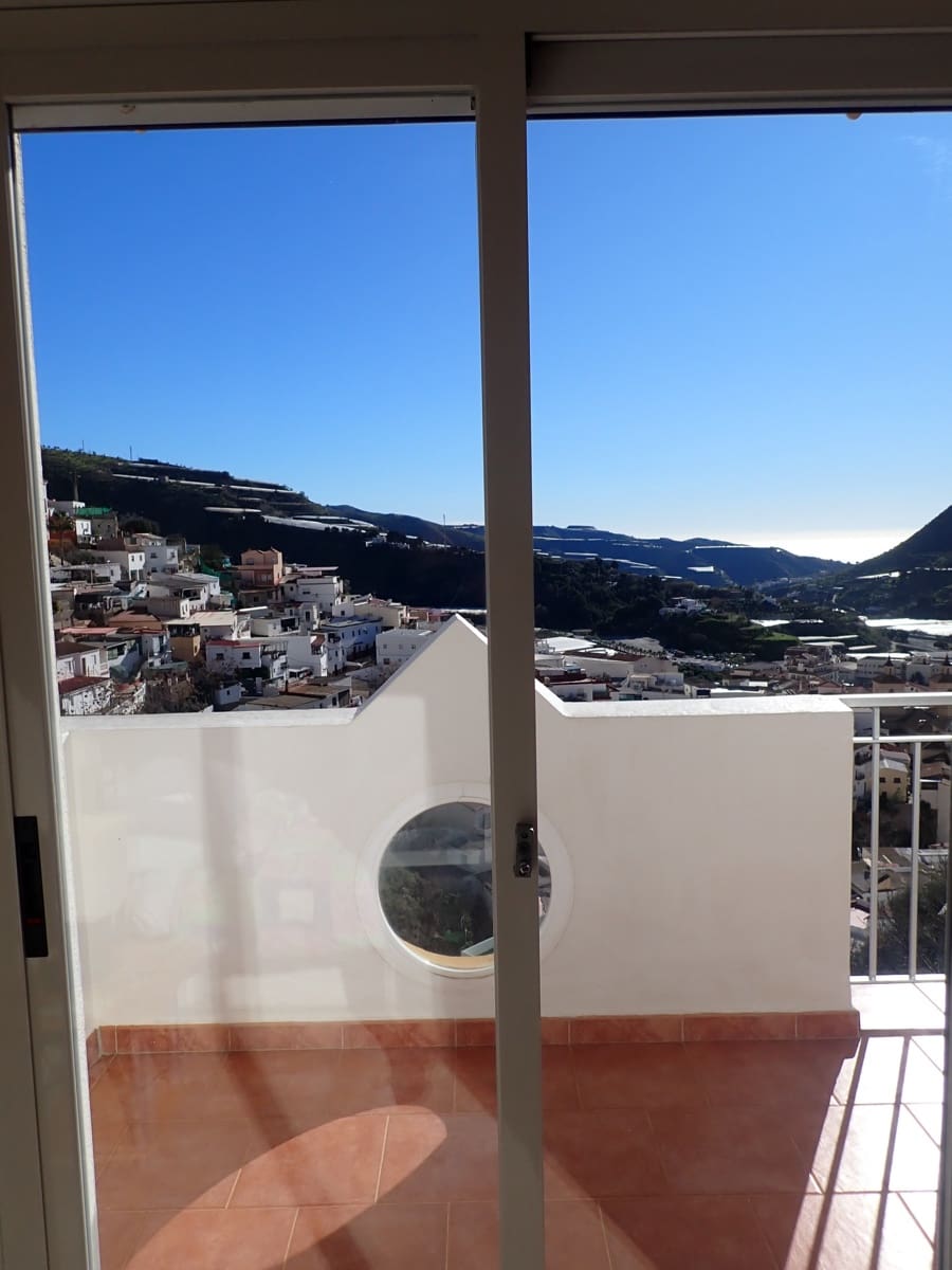 3 makuuhuone Omakotitalo myytävänä paikassa Albunol mukana uima-altaan 
autotalli - 135 000 € (Ref: 9525561)