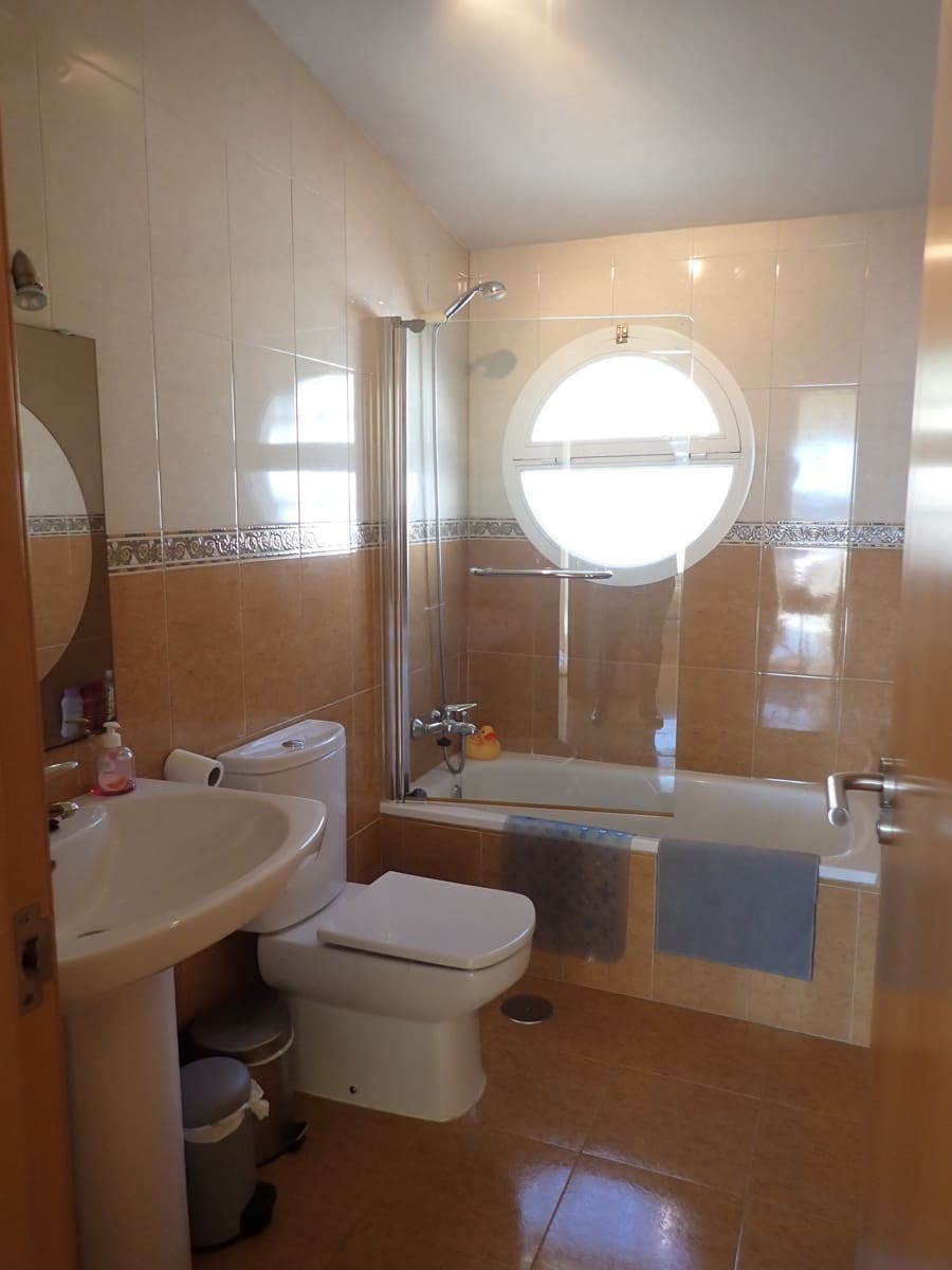 3 makuuhuone Omakotitalo myytävänä paikassa Albunol mukana uima-altaan 
autotalli - 135 000 € (Ref: 9525561)